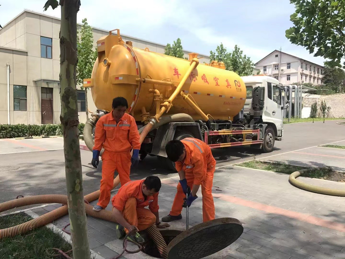 远安化粪池清理与5-8吨吸粪车施工效率分析